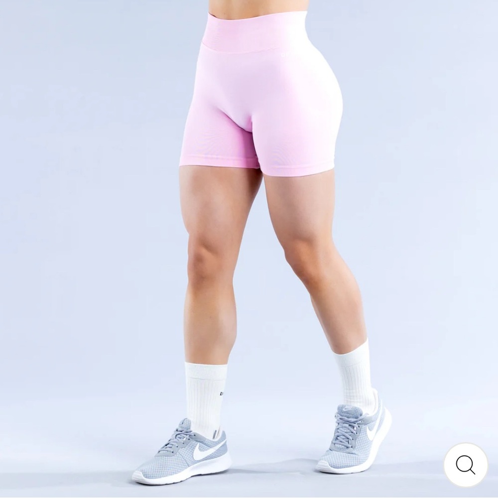 Dfyne Light Rose Pink Dynamic 4.5
 Athletic Women's Shorts - NWT